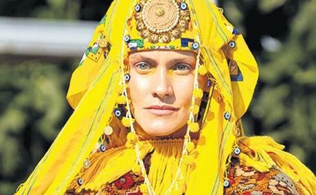 Antalya8217da-Moda-Sovuyla-Yuzlerce-Konuk-Bulustu-featured
