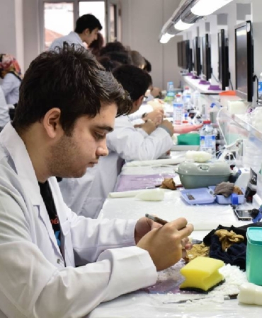 Dis-Hekimlerinin-DUS-Cikmazi-90-Net-Bile-Yetmiyor-featured