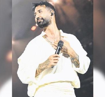 Ikinci-konser-de-tamamen-doldu-featured