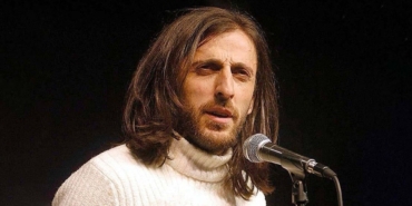 Kazim-Koyuncu-21.-Olum-Yil-Donumunde-Harbiye-Sahnesinde-Aniliyor-featured