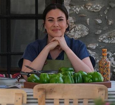 Melis-Babadag-Ozlem-anneliginden-aldigi-gucle-ayakta-featured