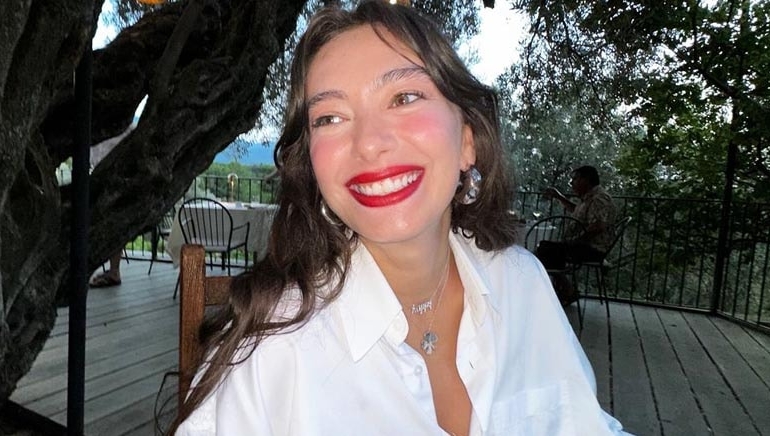 Neslihan-Atagul-3-Yil-Sonra-Setlere-Donuyor-Ay-Yapim-ile-Anlasti-featured