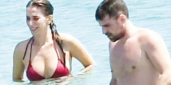 Nihal-Yalcin-ve-Berker-Guven-Tatil-Rotasini-Yine-Cesmeye-Cevirdi-featured