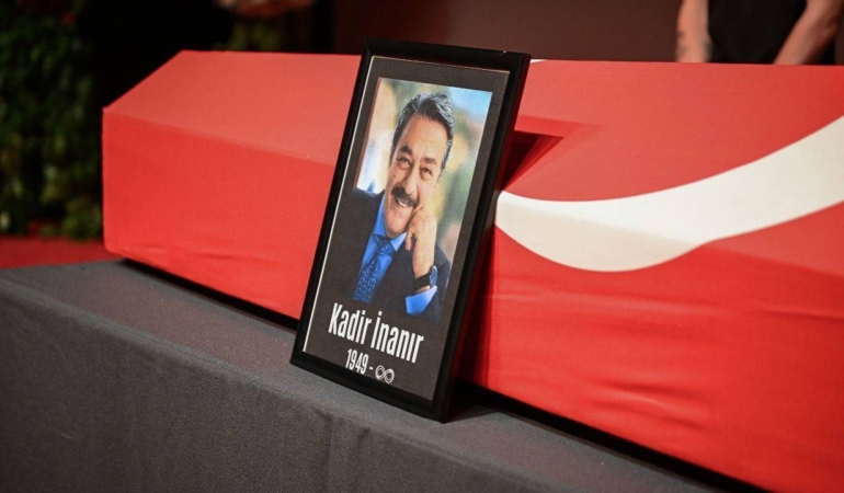 Sinemanin-Devi-Kadir-Inanira-Harbiyede-Gorkemli-Veda-featured