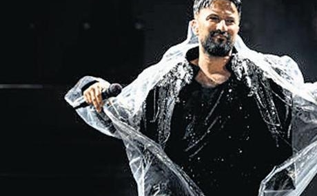 Tarkan-hayranligi-yagmura-karsi-direndi-featured