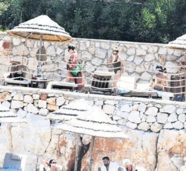 Unluler-Didim-Plajinda-Bulustu-featured