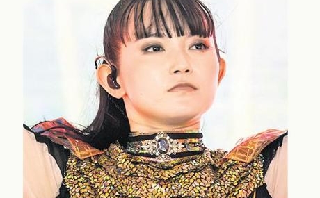 10-bin-kisiyi-Japon-pop-kulturuyle-bulusturan-konser-featured