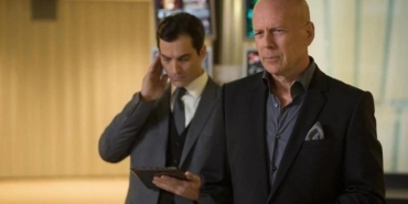 Golge-Adam-Filmi-Konusu-ve-Oyunculari-Basrolde-Bruce-Willis-Var-featured
