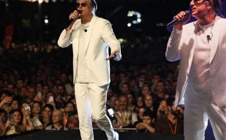 Iskenderun8217da-Celik8217ten-muhtesem-bir-konser-Binlerce-kisi-katildi-featured
