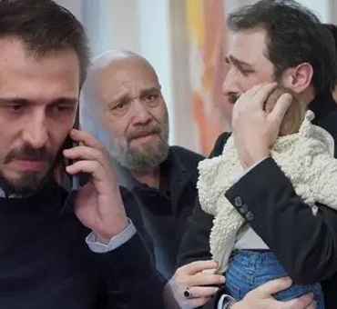 Kizilcik-Serbeti8217nin-Mustafa8217si-yeni-imajiyla-sasirtti-featured