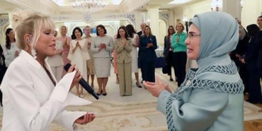 Superstar-Ajda-Pekkan-First-Ladyler-icin-sahne-aldi-featured