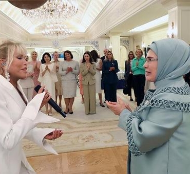 Superstar-Ajda-Pekkan-First-Ladyler-icin-sahne-aldi-featured