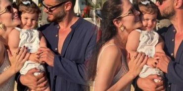 Berk-Oktay-ve-Yildiz-Cagri-Atiksoy8217dan-nese-dolu-aile-pozu-featured