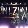 Ekin-Uzunlar-sahnede-binlerce-kisi-horonla-costu-featured