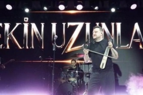 Ekin-Uzunlar-sahnede-binlerce-kisi-horonla-costu-featured
