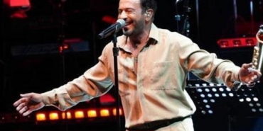 Emre-Altug-Bursa8217da-Konser-Verdi-Binlerce-Hayraniyla-Bulustu-featured