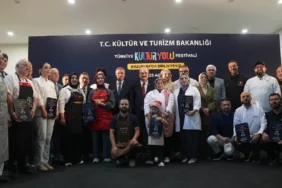 Burcu Esmersoy: "Evimde Boş Duvar Kalmadı" 2 thumbnail