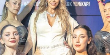 Istanbula-hayran-kalan-sarkici-Laroussi-featured