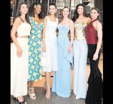 Rakipleriyle-birlikte-poz-veren-Sila-Saraydemir-featured