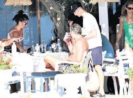 Unlu-Isimler-Marmaris8217te-Yaz-Tatilinin-Keyfini-Cikti-featured