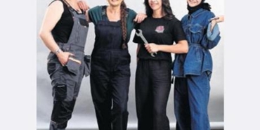 Yeni-Projesi-Icin-Kadin-Ustalarla-Bulustu-featured