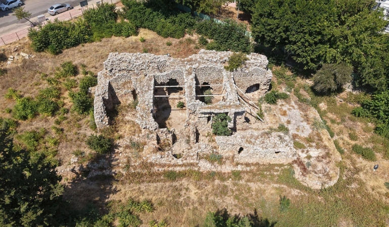 Antalyanin-Merkezinde-17-Asirlik-Roma-Hamami-Zamana-Direniyor-featured