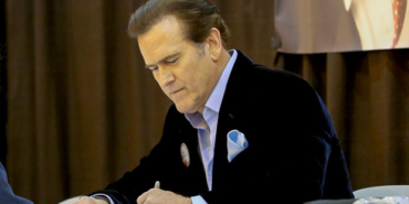 Bruce-Campbelldan-Kanser-Itirafi-5-Yillik-Omrum-Kaldi-featured