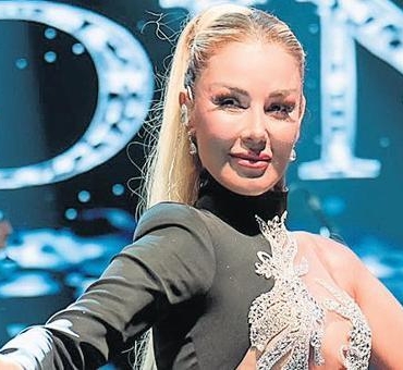 Dincoz-Konserinde-Misafirlere-Eglence-Sunuyor-featured