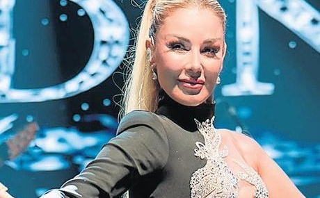 Dincoz-Konserinde-Misafirlere-Eglence-Sunuyor-featured
