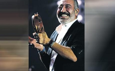 Farkli-donemlerden-eserlerle-sahneye-cikti-featured