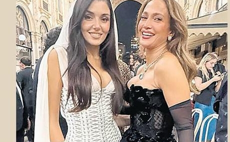 Hande-Ercel-JLO8217yu-Golgesinde-Birakti-featured
