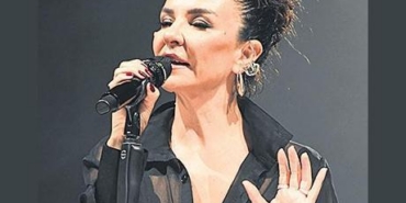Konseri-uzatarak-hayranlarinin-gonlunu-kazandi-featured