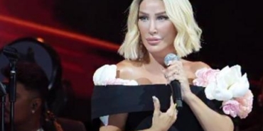 Seda-Sayan8217dan-Aile-Pozu-Annesi-ve-Ablasiyla-Birlikte-featured