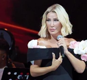 Seda-Sayan8217dan-Aile-Pozu-Annesi-ve-Ablasiyla-Birlikte-featured