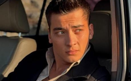 Uzak-Sehir-icin-heyecan-dorukta-Atakan-Ozkaya-setten-paylasti-featured