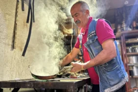 Vanli-Usta-Izzettin-Sahin-Unutulan-Kalaycilik-Meslegini-Yasatiyor-featured