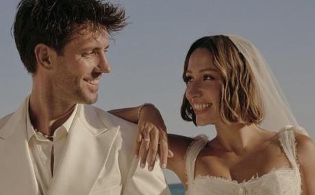 Zeynep-Bastik-ve-Serkay-Tutuncu-Izmirde-nikah-masasina-oturdu-featured