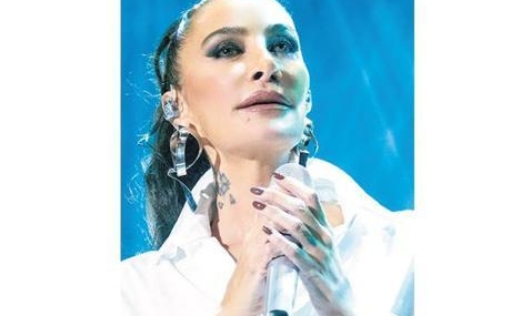 16-yil-sonra-eski-bir-sarkiya-atifta-bulundu-featured