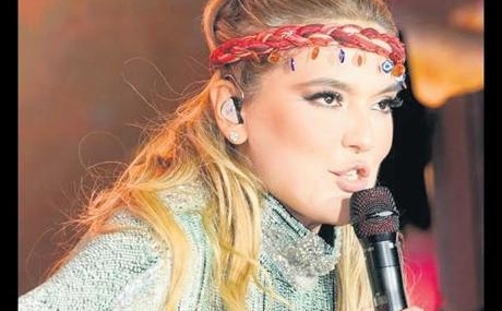 Demet-Akalin-Mardin8217den-ozel-bir-selam-gonderdi-featured