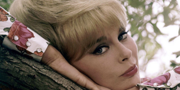 Elke-Sommer-Pembe-Panter-serisinin-yildizi-85-yasinda-oldu-featured