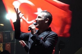 Ferhat Gocer Bursada Cumhuriyet coskusunu yukseltti featured