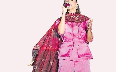 Geleneksel-kaftaniyla-iz-birakan-Hadise-featured