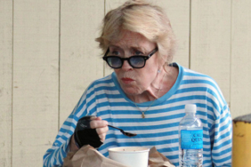 Holland-Taylor-zam-yapilmayinca-Two-and-a-Half-Menden-ayrildi-featured