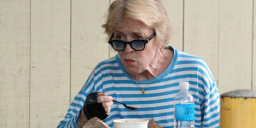 Holland-Taylor-zam-yapilmayinca-Two-and-a-Half-Menden-ayrildi-featured