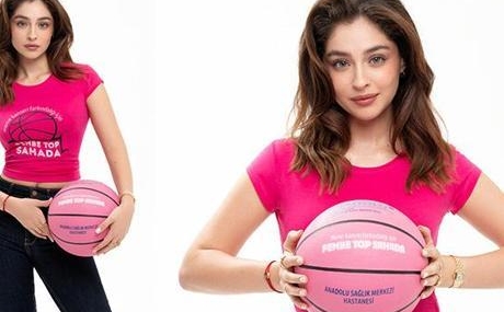 Pembe-Top-ile-Cemre-Baysel-sahaya-cikiyor-featured