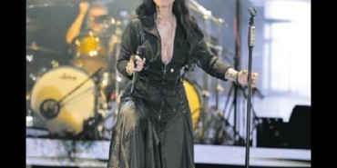 Sebnem-Ferah-Bursada-15-bin-hayraniyla-bulustu-featured