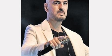 Soner-Sarikabadayinin-turnesi-Bakude-devam-edecek-featured